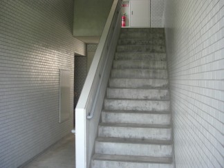 階段（修繕前）