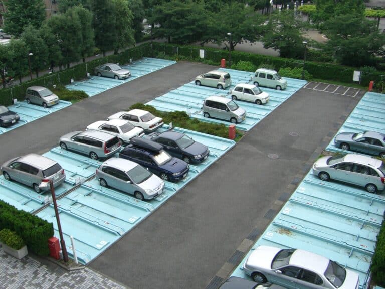 駐車場(修繕前)